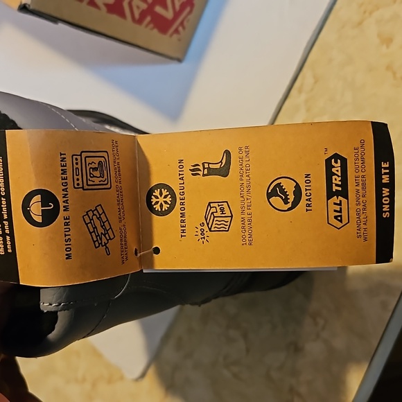 (NWT) MID SNOW MTE VANS BOOTS - Picture 10 of 11